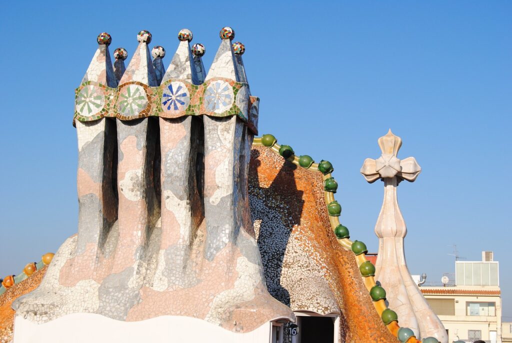 Image of Gaudi’s Casa Batlló during the day with a blue sky
